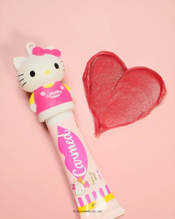 HIDRATANTE LABIAL CARMED - HELLO KITTY - TORTA DE MAÇA - Image 2